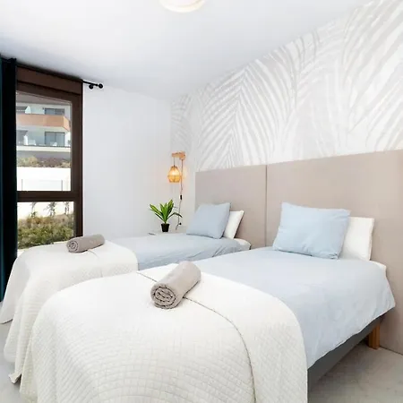 Modern 4-person With Pool & Indoor Parking Estepona