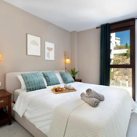 Modern 4-person With Pool & Indoor Parking * Estepona