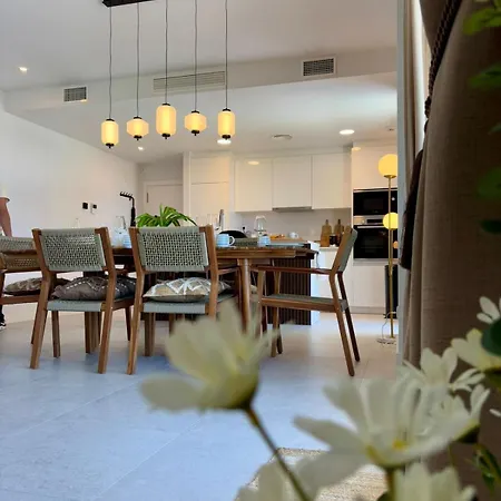 Apartment Modern 4-person With Pool & Indoor Parking *