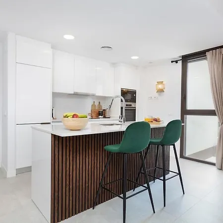 Apartment Modern 4-person With Pool & Indoor Parking