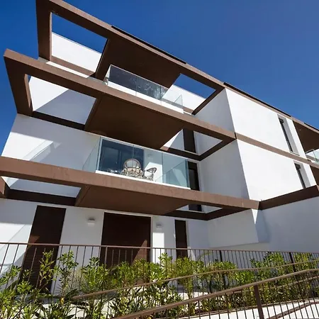 Modern 4-person With Pool & Indoor Parking Estepona