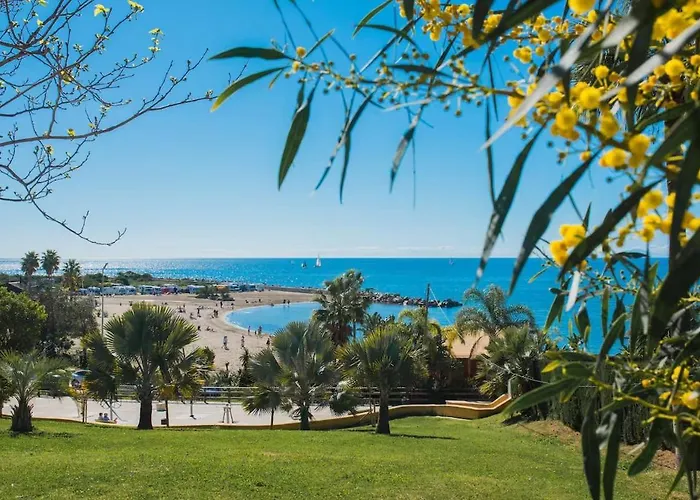 Modern 4-person With Pool & Indoor Parking Apartment Estepona