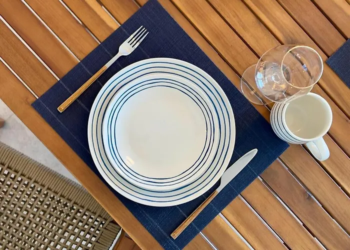 Modern 4-person With Pool & Indoor Parking *