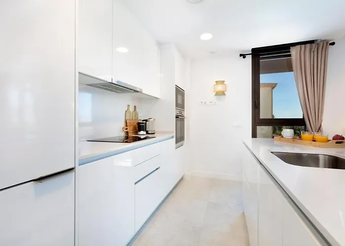 Modern 4-person With Pool & Indoor Parking * Estepona