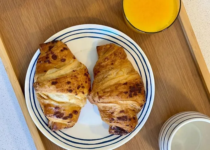 Modern 4-person With Pool & Indoor Parking