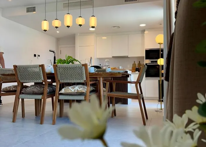 Apartment Modern 4-person With Pool & Indoor Parking *