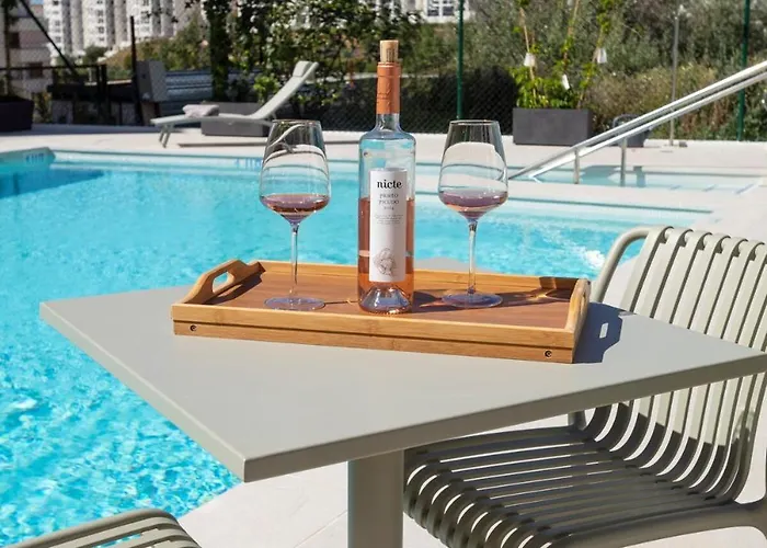 Apartment Modern 4-person With Pool & Indoor Parking