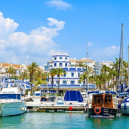 Lejlighed Modern 4-person With Pool & Indoor Parking Estepona