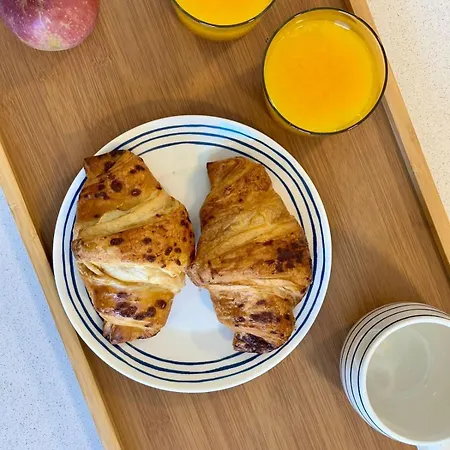 Modern 4-person With Pool & Indoor Parking