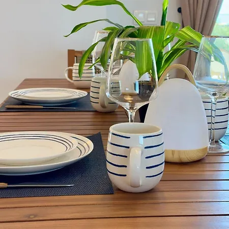 Modern 4-person With Pool & Indoor Parking 公寓 埃斯特波纳